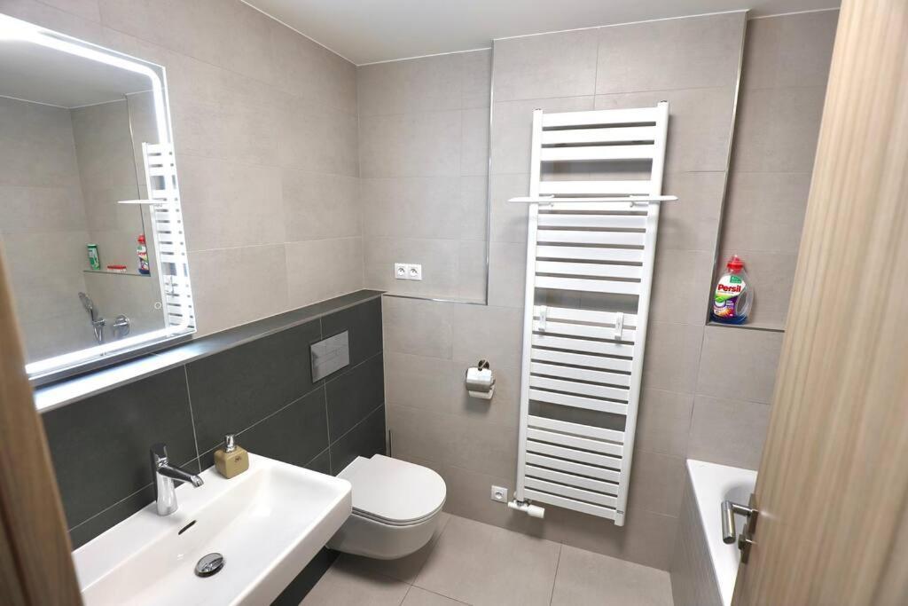 Modern Apartment • Garden • Near The City Center Praha Exteriér fotografie
