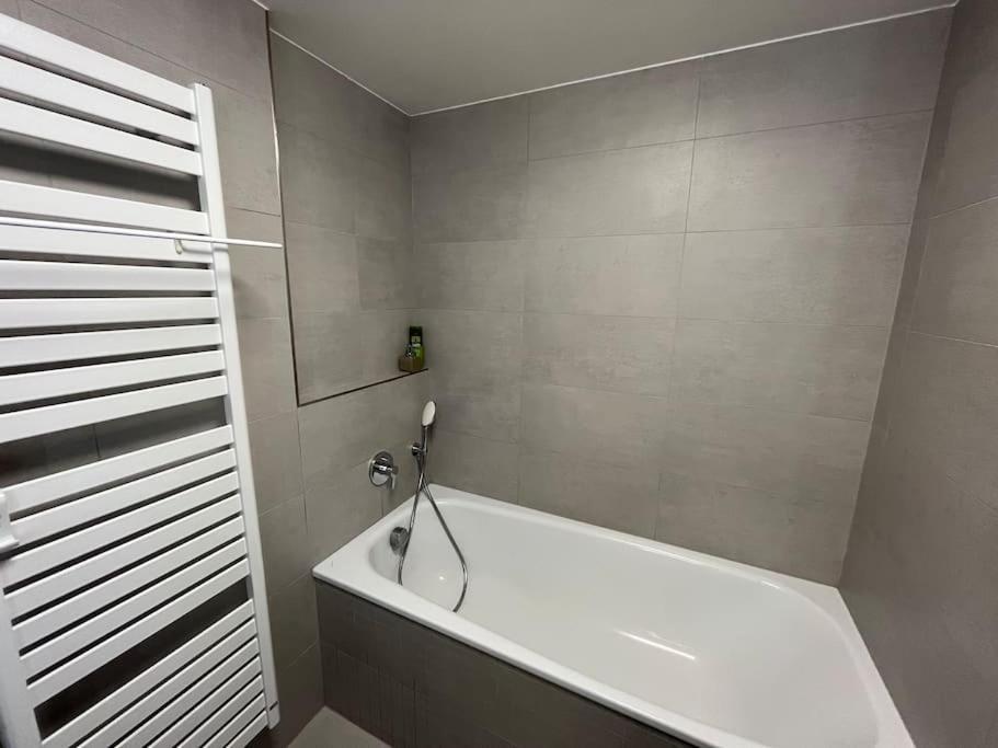 Modern Apartment • Garden • Near The City Center Praha Exteriér fotografie